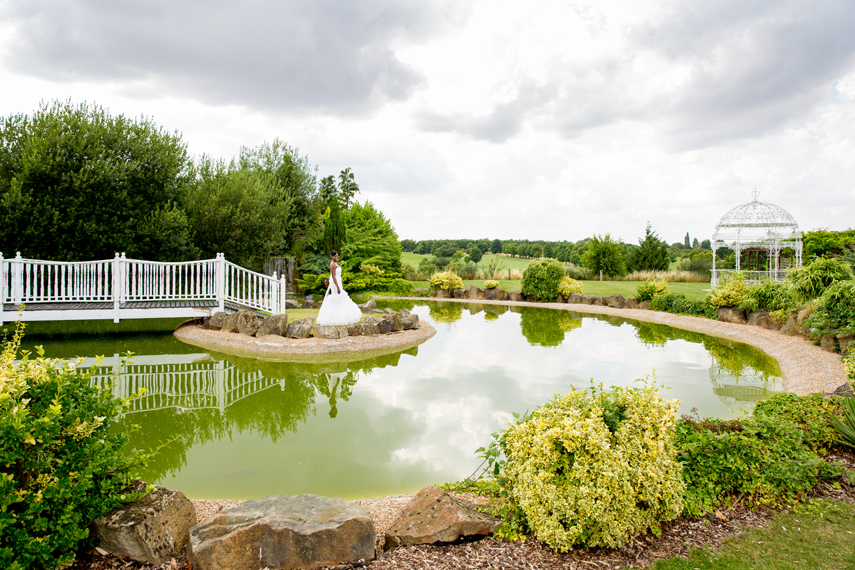 wedding photographer for Manor of Groves